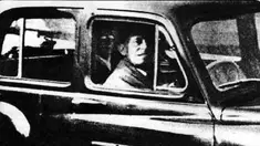 Tahun 1959 Mable Chinnery pergi ke kuburan untuk mengunjungi kubur ibunya. Dia mengambil beberapa gambar makam ibunya, lalu memotret suaminya yang berada di mobil. Hasilnya, ada penampakan ibunya di dalam mobil (paranormal.about.com)