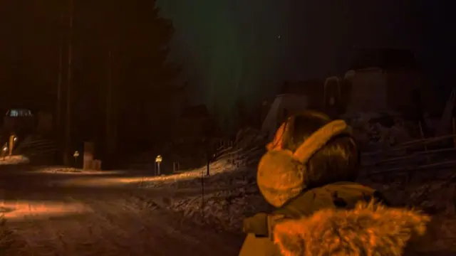 Potret Raline Shah Berburu Aurora di Lapland (credit: https://www.instagram.com/ralineshah/)