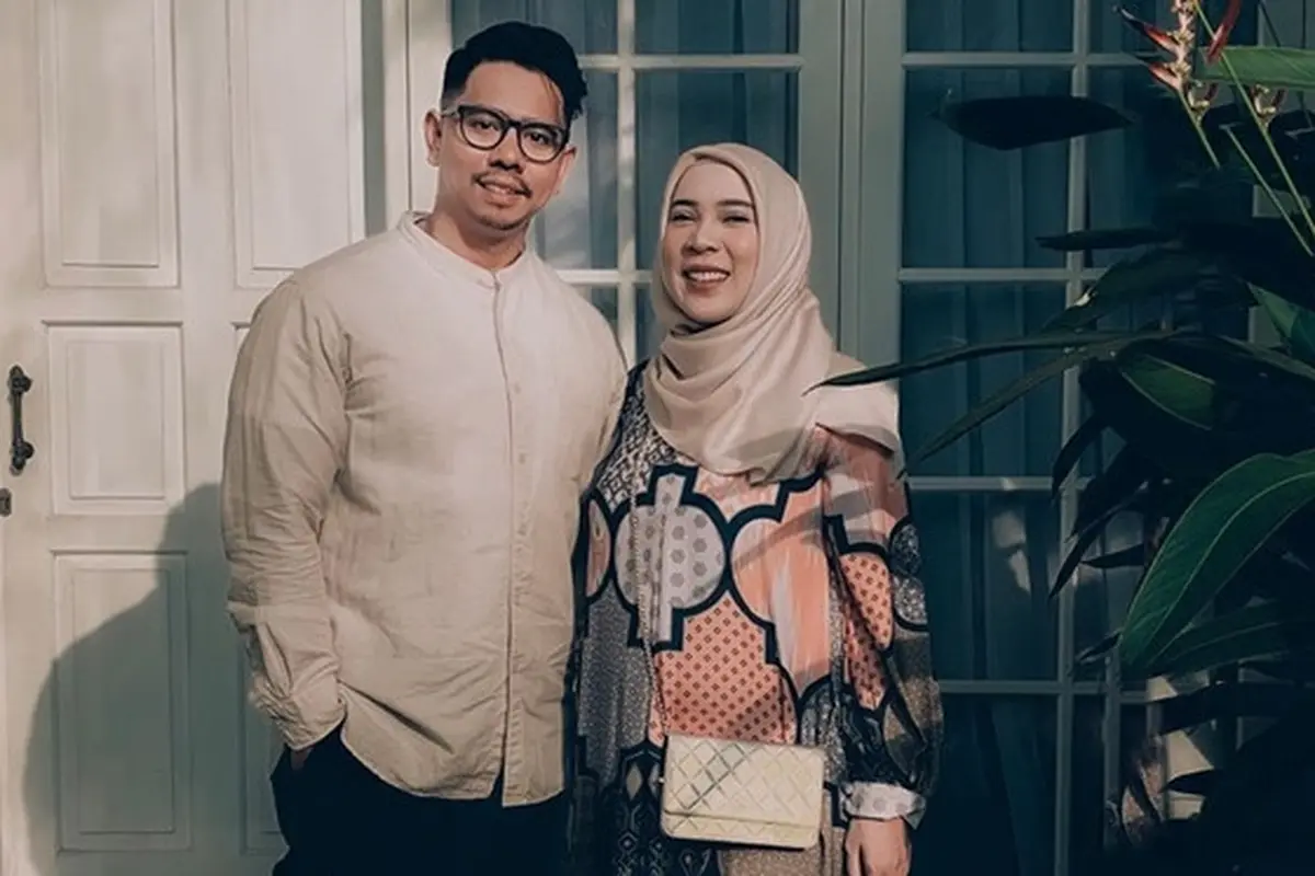6 Potret Fitri Tropica Pamer Baby Bump, Cantik dan Memesona