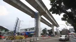 Suasana pembangunan proyek Jalan Layang Non-Tol (JLNT) Busway Tendean-Ciledug di Kebayoran Baru, Jakarta, Minggu (13/3/2016). Proyek JLNT tersebut sudah mencapai 60 persen dan ditargetkan selesai 2016 ini. (Liputan6.com/Immanuel Antonius)