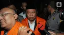 Bupati Sidoarjo, Saiful Ilah usai menjalani pemeriksaan 1x24 jam pasca terjaring operasi tangkap tangan (OTT) di Gedung KPK, Jakarta, Kamis (9/1/2020). KPK mengamankan uang 1 miliar terkait suap proyek infrastruktur di Dinas PUPR Kabupaten Sidoarjo. (merdeka.com/Dwi Narwoko)