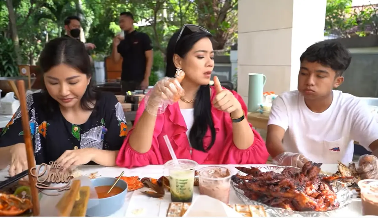 Titi Kamal dan Sarwendah (Youtube/The Onsu Family)