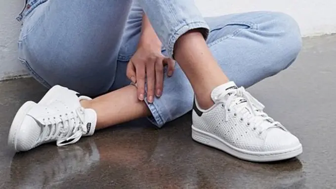 Sneakers/Copyright Shutterstock