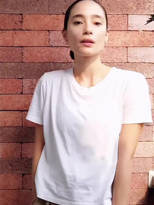 Ia baru-baru ini mengunggah video yang menunjukkan 'kekurangan' diri di Instagram. [Instagram.com/tatjanasaphira]