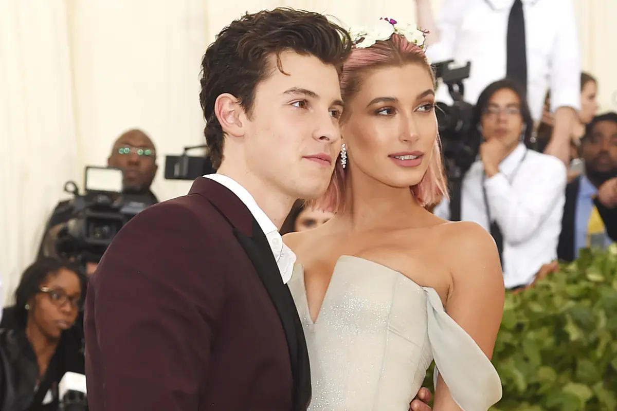 [Bintang] Shawn Mendes dan Hailey Baldwin