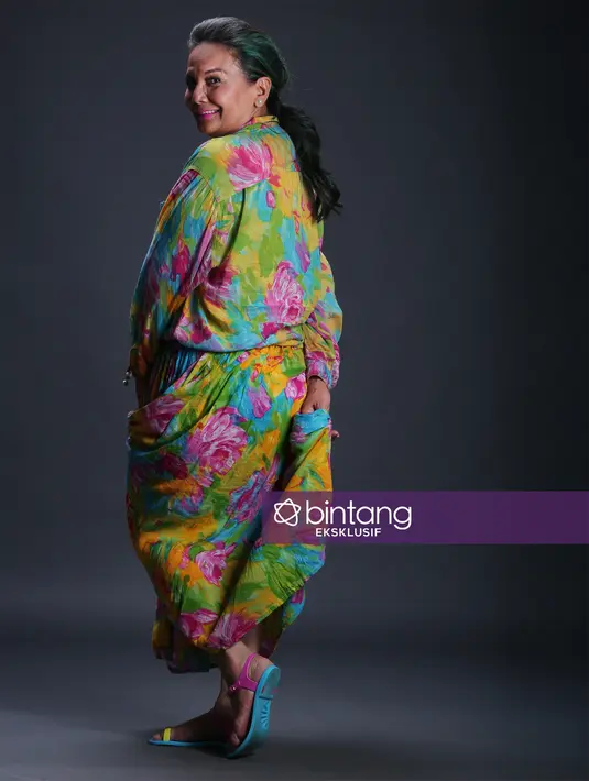 Tidak hanya terlibat di film produksi dalam negeri, ia pernah merasakan kerja sama bareng sineas hollywood. Lantas seperti apa pengalaman peraih Piala Citra sebagai Pemeran Utama Wanita Terbaik, dalam film Cinta Pertama (1974).(Bambang E. Ros/Bintang.com)