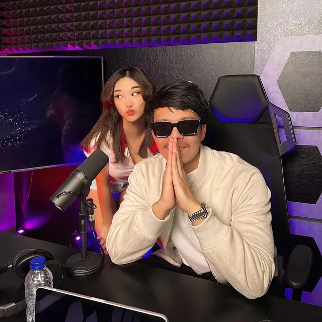 Kebersamaan Livy Renata dan Artis