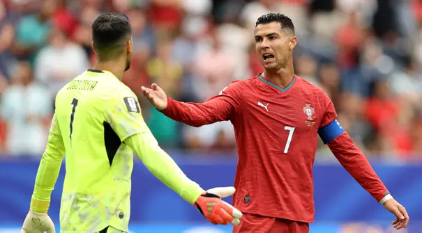 Hasil imbang yang diraih Timnas Portugal saat berjumpa Kongo pada laga perdana Grup K Piala Dunia 2026 mengarahkan sorotan kepada Cristiano Ronaldo, yang tak bisa berbuat banyak membantu timnya. (Molly Darlington/Getty Images/AFP)