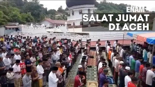 ENAM PLUS: Masjid Roboh, Warga Tetap Salat Jumat di Antara Puing