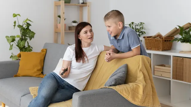 Mengenal Egalitarian Parenting, Membangun Kemitraan Seimbang dalam Mendidik Anak (Foto: Freepik/freepik)