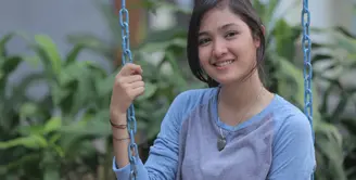 Menjadi cewek yang cuek dan tomboy, Cut Syifa merasa nyaman. Itulah peran baru Cut Syifa dalam sinetron terbarunya berjudul Jodoh Yang Tertukar yang ditayangkan di SCTV. (Nurwahyunan/Bintang.com)