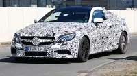 Mercedes-Benz sedang menyiapkan C 63 AMG model terbaru yang siap menyaingi BMW M4 (Foto: Autoexpress).