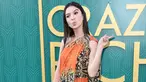 Aktris Raline Shah berpose saat tiba menghadiri pemutaran perdana film "Crazy Rich Asiaans" dari Warner Bros Pictures di TCL Chinese Theatre IMAX di Hollywood, California (7/8). Raline tampil cantik dengan busana batik. (AFP Photo/Alberto E. Rodriguez)