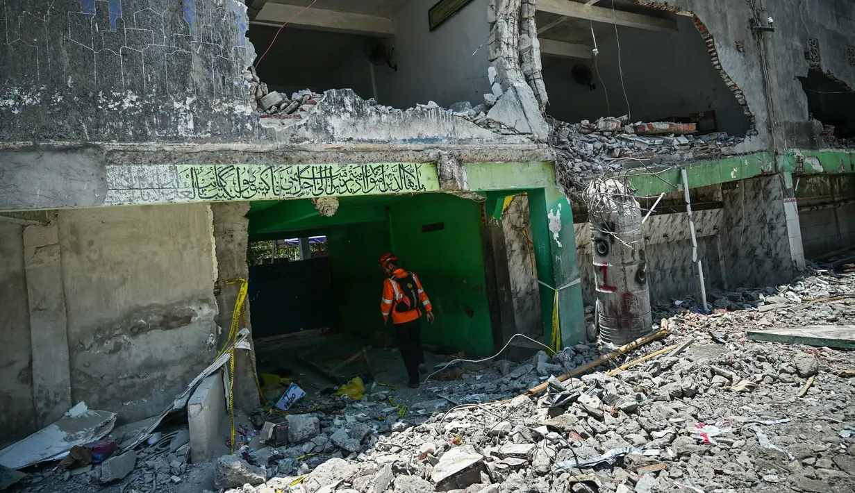 Operasi pencarian dan penyelamatan korban runtuhnya bangunan musala di Pondok Pesantren Al Khoziny, Sidoarjo, telah ditutup secara resmi pada Selasa, 7 Oktober 2025. (JUNI KRISWANTO/AFP)