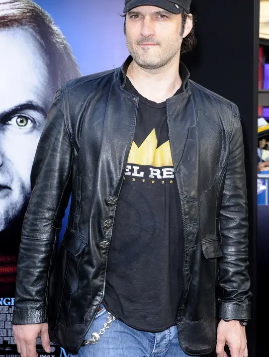 Minuman cognag Louis XIII sendiri  perlu waktu 100 tahun untuk dibuat. Meski akan sangat menarik secara sosiologis untuk melihat film ini, tetap saja saat film diputar di abad ke-22 besar kemungkinan kita tak akan bisa menikmatinya pula.  (Bintang/EPA)