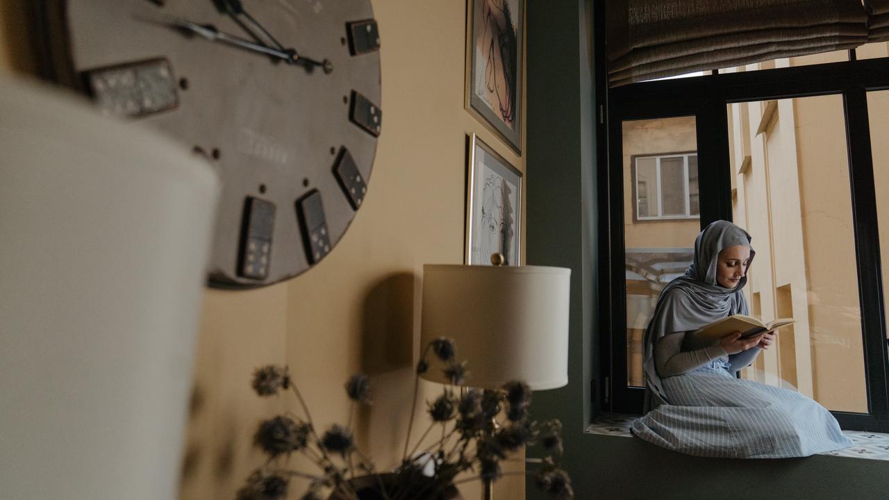 Ilustrasi Islami, muslimah, belajar, hadis