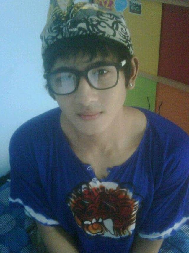 6 Potret Jadul Arya Saloka saat Beranjak Dewasa, Foto Kuliah Curi Perhatian