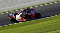 Pembalap Ducati, Jorge Lorenzo tampil sebagai yang tercepat pada FP2 MotoGP Valencia 2017 di Sirkuit Ricardo Tormo, Jumat (10/11/2017). (PIERRE-PHILIPPE MARCOU / AFP)