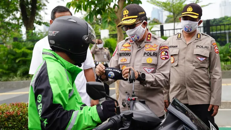 Kakorlantas Polri Irjen Istiono Saat Operasi Keselamatan dan Pencegahan Penyebaran Virus Covid-19