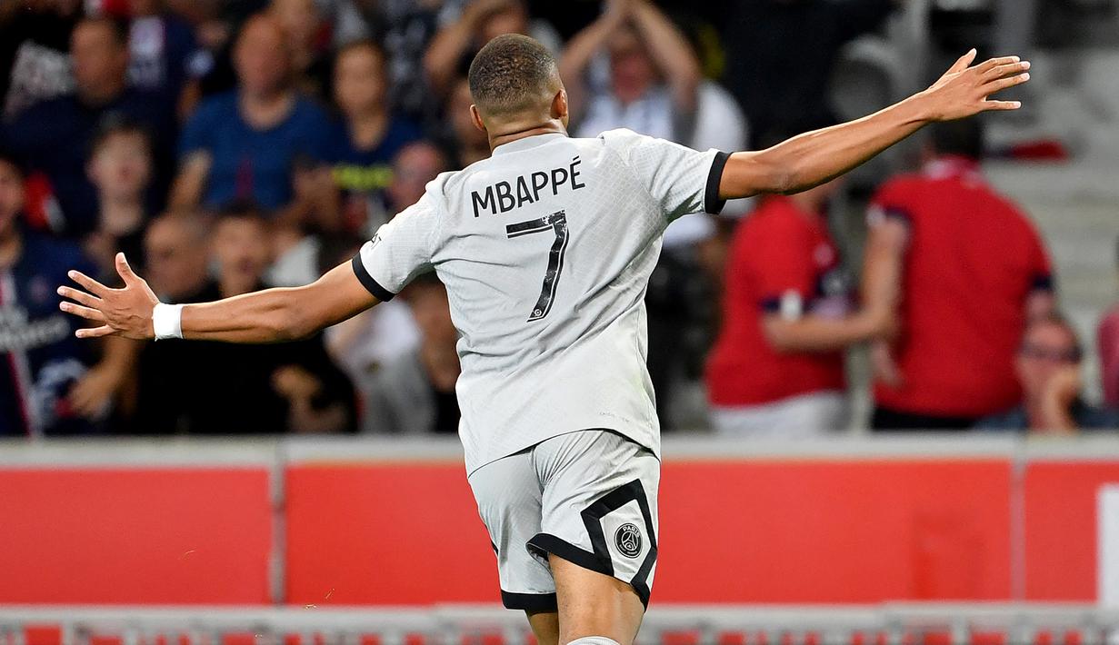 Tiga menit menjelang babak kedua usai Kylian Mbappe mencetak hattrick yang lagi-lagi diawali dari umpan matang Neymar. Skor 7-1 pun bertahan hingga laga usai. (AFP/Denis Charlet)