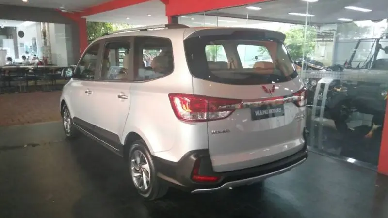 Wuling Confero S