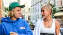 Seperti yang sudah diketahui, Hailey Baldwin pernah meminta Justin Bieber untuk mencukur habis kumisnya. (Cosmopolitan)