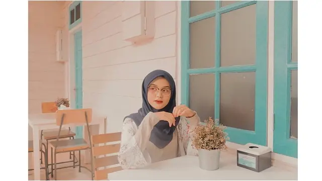 5 Potret Tia Septiana, Putri Mandra yang Bikin Salah Fokus