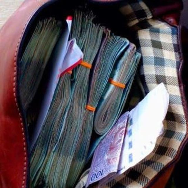 Viral Pria Temukan Uang Rp 337 Juta dan Dikembalikan ke Pemilik, Aksinya Bikin Salut