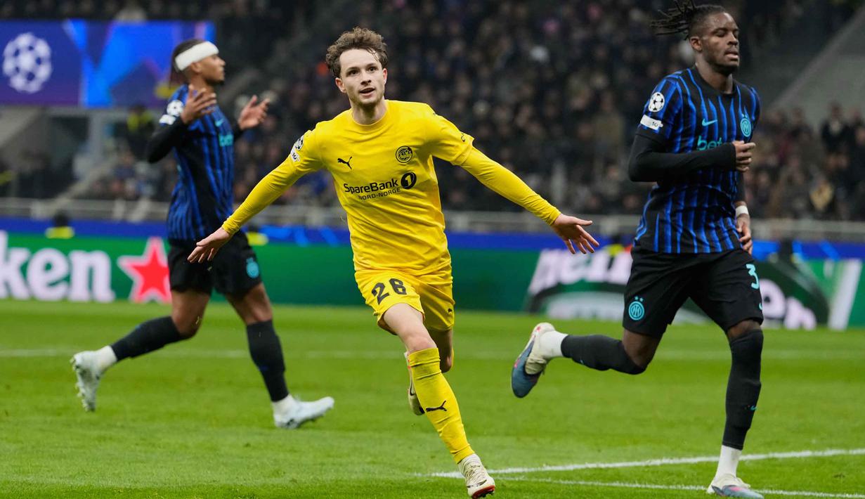 Bodo/Glimt kembali membuat seisi stadion San Siro terbungkam usai Hakon Evjen mencetak golnya pada menit ke-72. Bodo/Glimt unggul 0-2. Tampak dalam foto, pemain Bodo/Glimt, Hakon Evjen (tengah) merayakan golnya selama pertandingan babak playoff Liga Champions 2025-2026 melawan Inter Milan di stadion San Siro, Italia, Selasa 24 Februari 2026 waktu setempat atau Rabu (25/2/2026) dini hari WIB. (AP Photo/Luca Bruno)