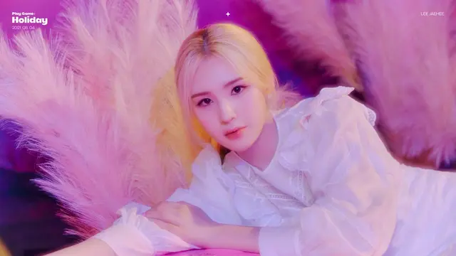 Lee Jaehee Weeekly.  (IST Entertainment via Soompi)