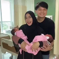 Anisa Rahma dan Anandito sempat mengalami masa pasang surut selama menjalani program bayi tabung. Perjuangan mereka berakhir manis setelah mempunyai anak kembar pada 13 Oktober 2022. [Foto: Instagram.com/anisarahma_12]