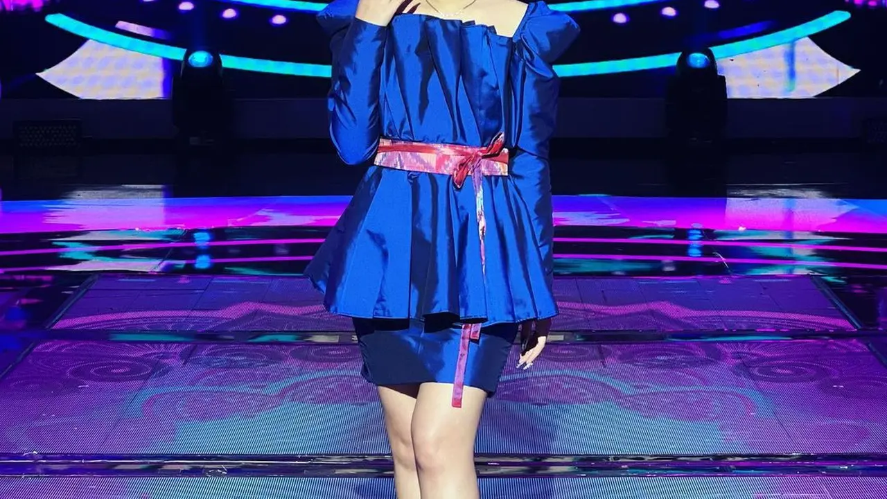 Gaya Happy Asmara saat tampil di televisi (Foto: Instagram happy_asmara77)