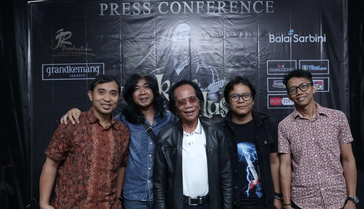 Konser Koes Plus bertajuk, Andaikan Koes Plus Datang Kembali itu akan dibuka dengan penampilan band The Rain. Yon Koeswoyo sangat antusias dengan konser tersebut. (Galih W. Satria/Bintang.com)