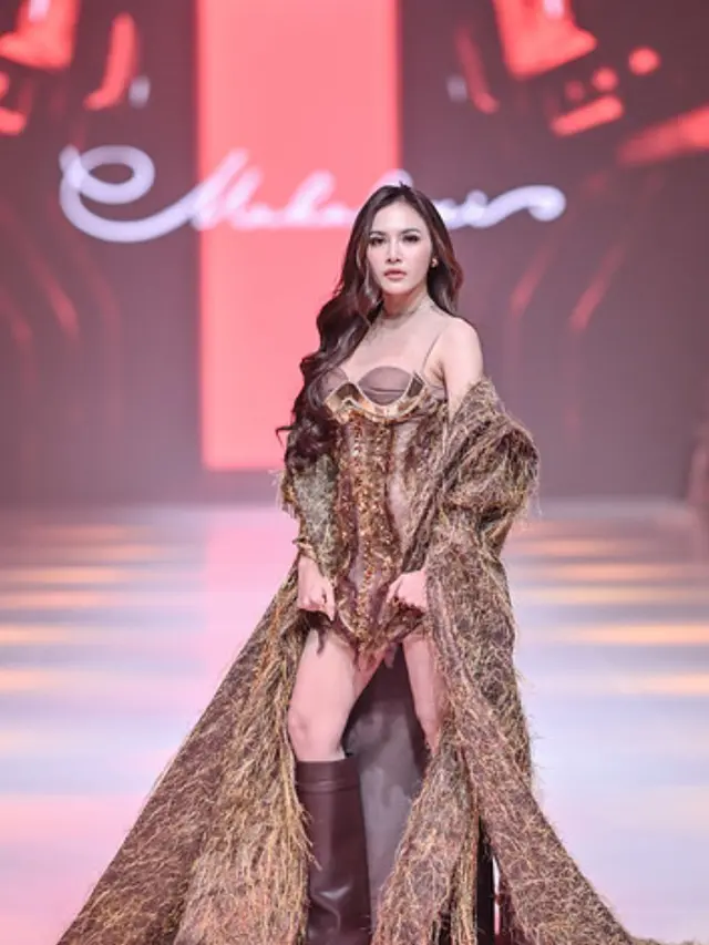 Mahalini Tampil di Runway Jakarta Fashion Week 2026 kenakan koleksi Lisa Ju. [Dok. Jakarta Fashion Week]