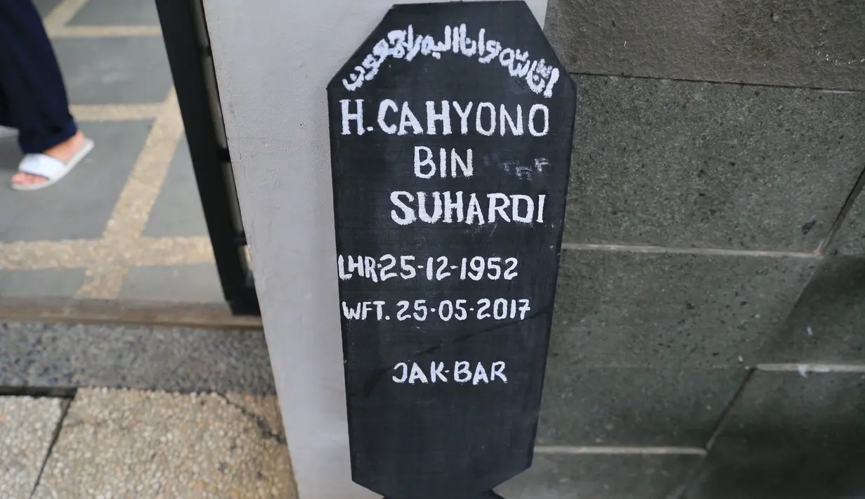 Pelawak Cahyono rencananya akan di makamkan di TPU  Komplek TVRI, Senayan, sore ini selepas sholat Ashar. Cahyono adalah personel terakhir dari grup lawak Jayakarta yang meninggal dunia. (Adrian Putra/Bintang.com)