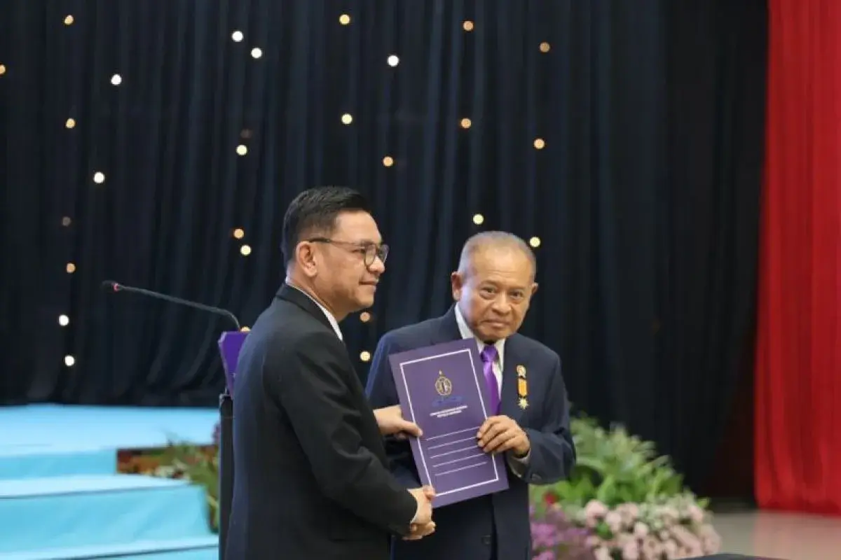 Ketua Dewan Pembina IKAL Lemhannas yang juga menjabat Gubernur Lemhannas Ace Hasan Syadzily (kiri) melantik Purnomo Yusgiantoro sebagai Ketua Umum IKAL Lemhannas di Gedung Dwi Warna Lemhannas, Jakarta, Senin (18/5/2026) (Istimewa)