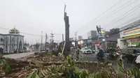 Jatuh dari Pohon Setinggi 7 Meter, Pekerja Proyek di Depok Kritis