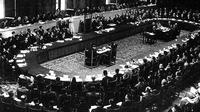Konferensi Meja Bundar di Den Haag, Belanda 2 November 1949. (members.chello.nl)