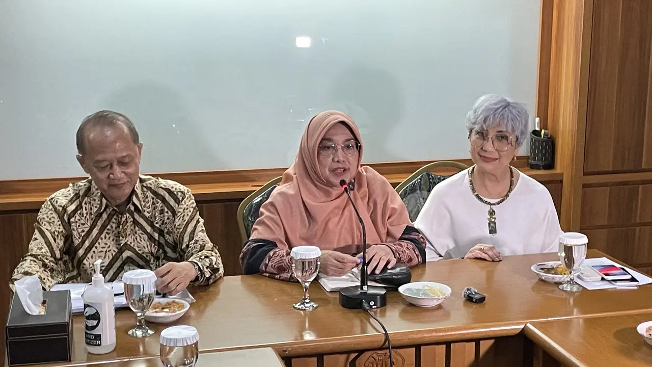Sekretaris Yayasan Pendidikan dan Pembina Universitas Pancasila Yoga Satrio (kiri) (Liputan6.com/Ady Anugrahadi)