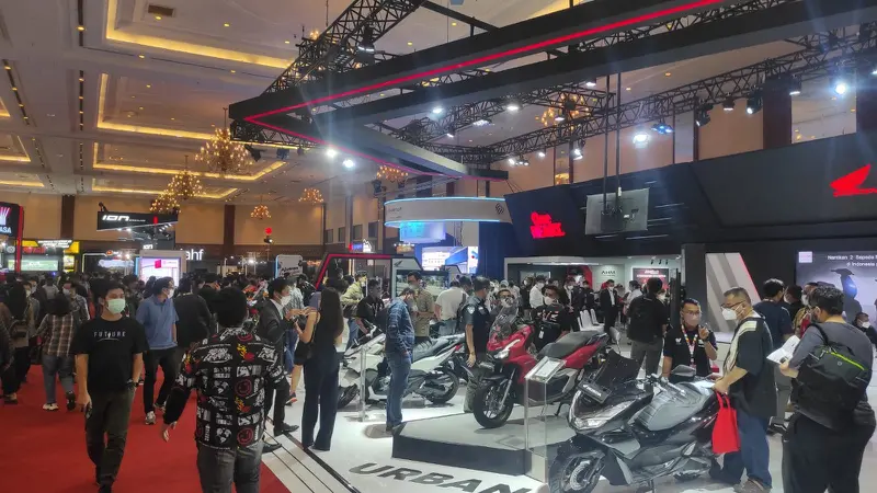 Gelaran Indonesia Motorcycle Show (IMOS) 2022 resmi digelar, di Jakarta Convention Center (JCC), Senayan, Jakarta Pusat. (Liputan6.com/Arief Aszhari)