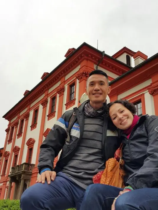 Pahit manis mereka lalui pasangan yang telah dikaruniai empat orang anak. (Bintang.com/dok. Pribadi)