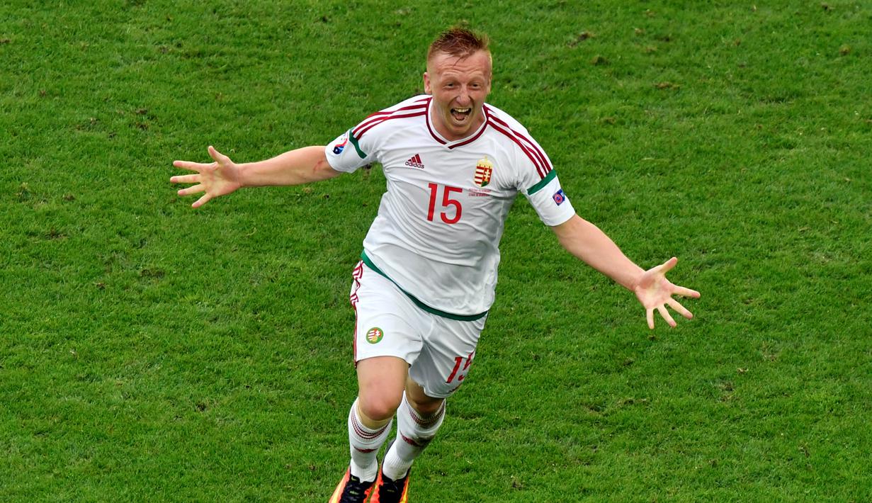 Laszlo Kleinheisler mencetak satu gol, dua tendangan ke gawang, dan 30 sentuhan bola di daerah pertahanan Austria saat Hungaria menang 2-0 atas Austria, (14/6/2016). (AFP/Georges Gobet)