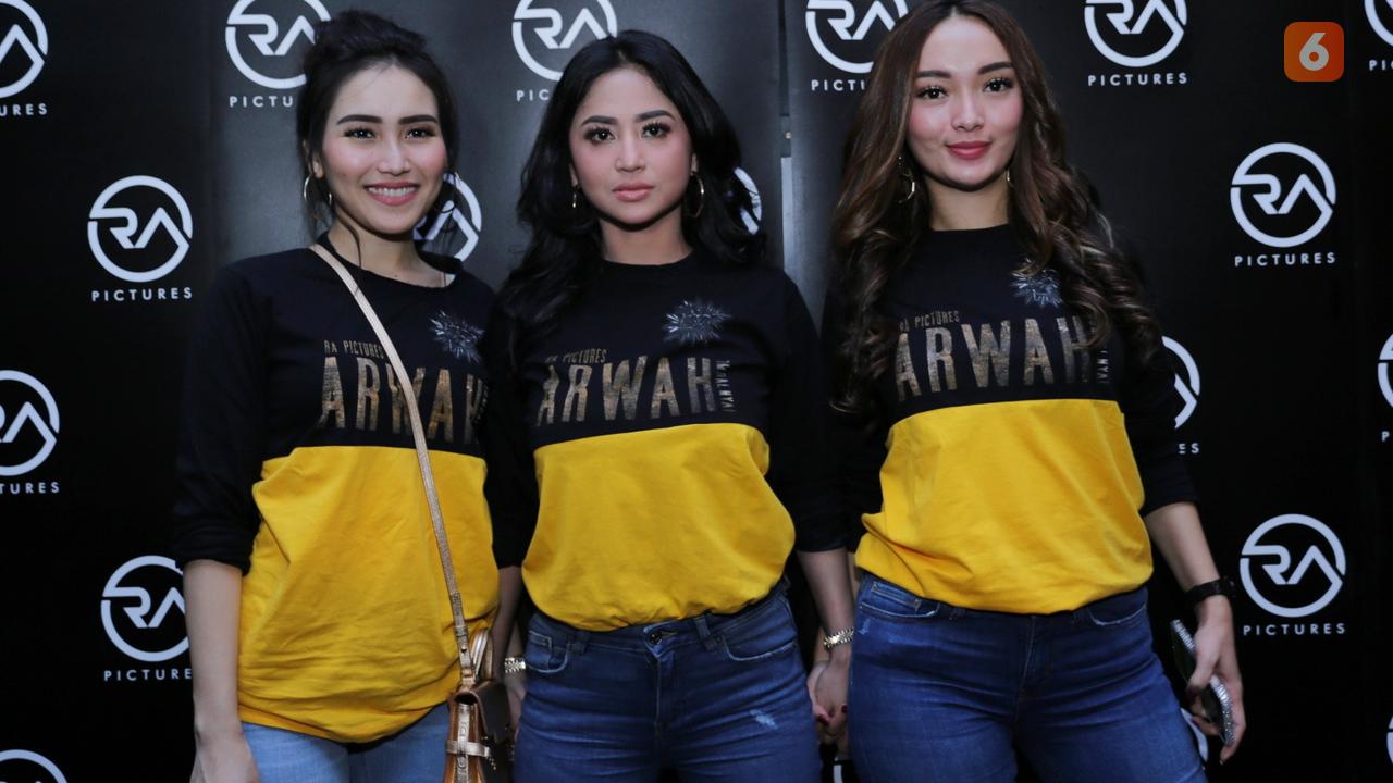 [Bintang] Ayu Ting Ting - Dewi Perssik - Zaskia Gotik