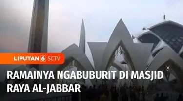 Pada Ramadan tahun ini, sejumlah masjid raya di berbagai daerah kembali menggelar buka puasa bersama. Warga pun antusias datang, tidak hanya untuk berbuka puasa dan salat tarawih, tapi juga untuk menikmati kemegahan masjid. Seperti di Masjid Raya Sye...