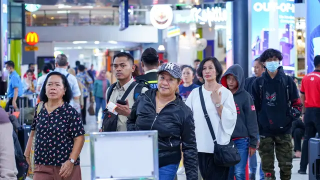 PT KAI (Persero) menyiapkan diskon tarif kereta api jarak jauh (KAJJ) hingga 25 persen pada momen libur sekolah. KAI mengalokasikan 18.680 tempat duduk untuk berbagai perjalanan KA Jarak Jauh kelas eksekutif, bisnis, dan ekonomi dengan tarif diskon.