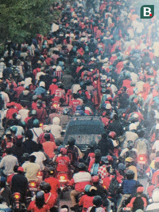 Pesta rakyat Papua usai Persipura juara Liga Indonesia 2005.
