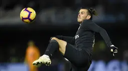 Penyerang Real Madrid, Gareth Bale tampil superior kontra Celta Vigo pada laga lanjutan pekan ke-12 La Liga 2018/19, Senin (12/11) yang berlangsung di stadion Balaidos, Spanyol. Real Madrid menang 4-2. (AFP/Miguel Riopa)
