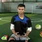 Bagi Eman Sulaeman, keterbatasan fisik bukan alasan untuk cepat terpuruk dan patah semangat dengan keadaan. (Liputan 6 SCTV)