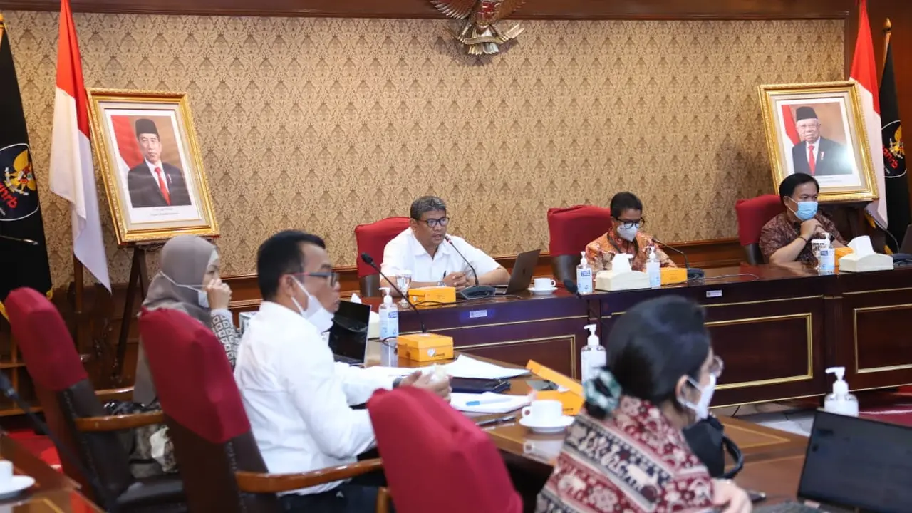 Kegiatan sosialisasi pendataan tenaga Non-ASN di lingkungan instansi pemerintah, yang digelar secara virtual dari Kantor Kementerian PANRB pada Rabu (24/08/2022). (Photo credit : Menpan-RB via menpan.go.id)