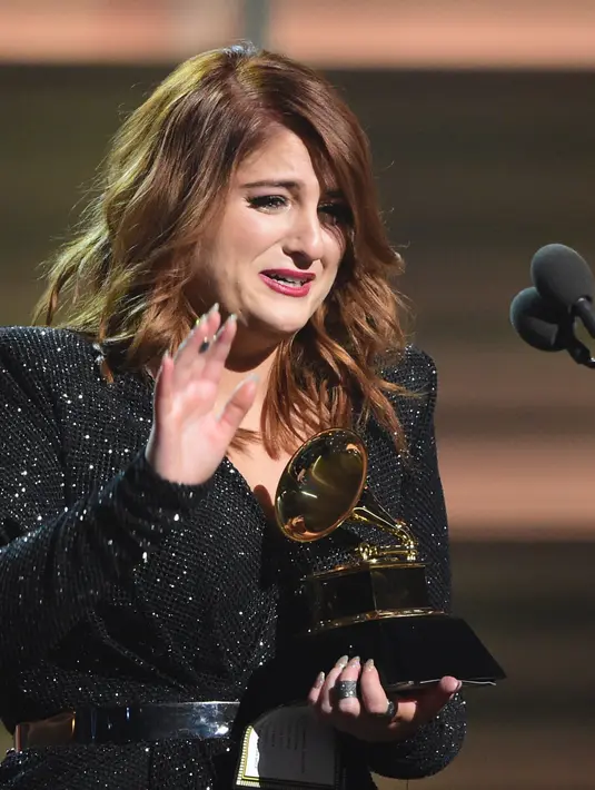 Penyanyi asal Amerika Serikat, Meghan Trainor menyampaikan pidato penuh emosional ketika meraih penghargaan kategori ‘Best New Artist’ di ajang Grammy Awards 2016 di Los Angeles pada 15 Februari 2016 lalu. (AFP/Bintang.com)